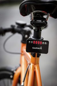 Radar para bicicleta que te avisa cuando un coche se acerca por delante o por detrás.